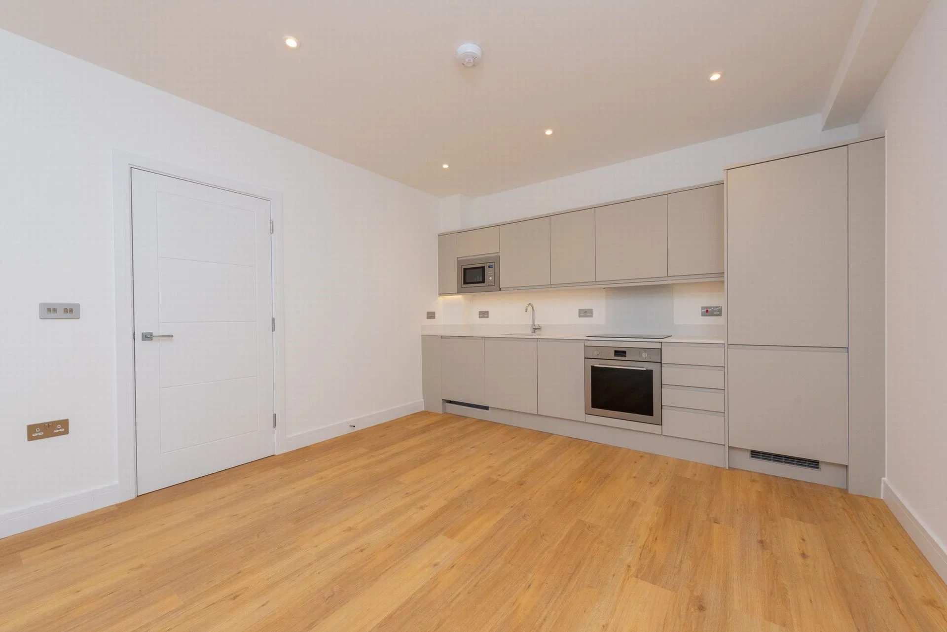 Flat Farnborough Road in Rushmoor
