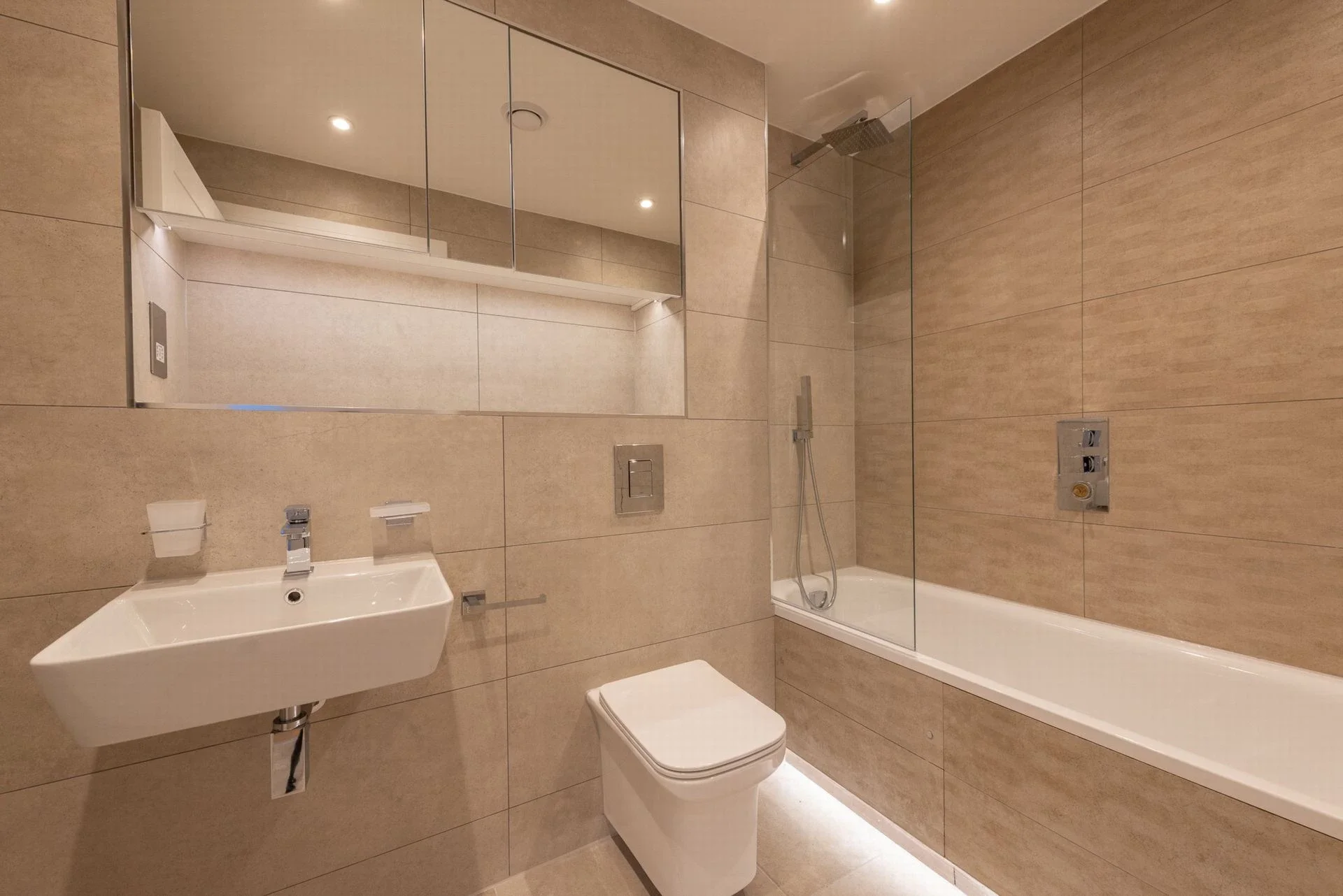 Flat Farnborough Road in Rushmoor
