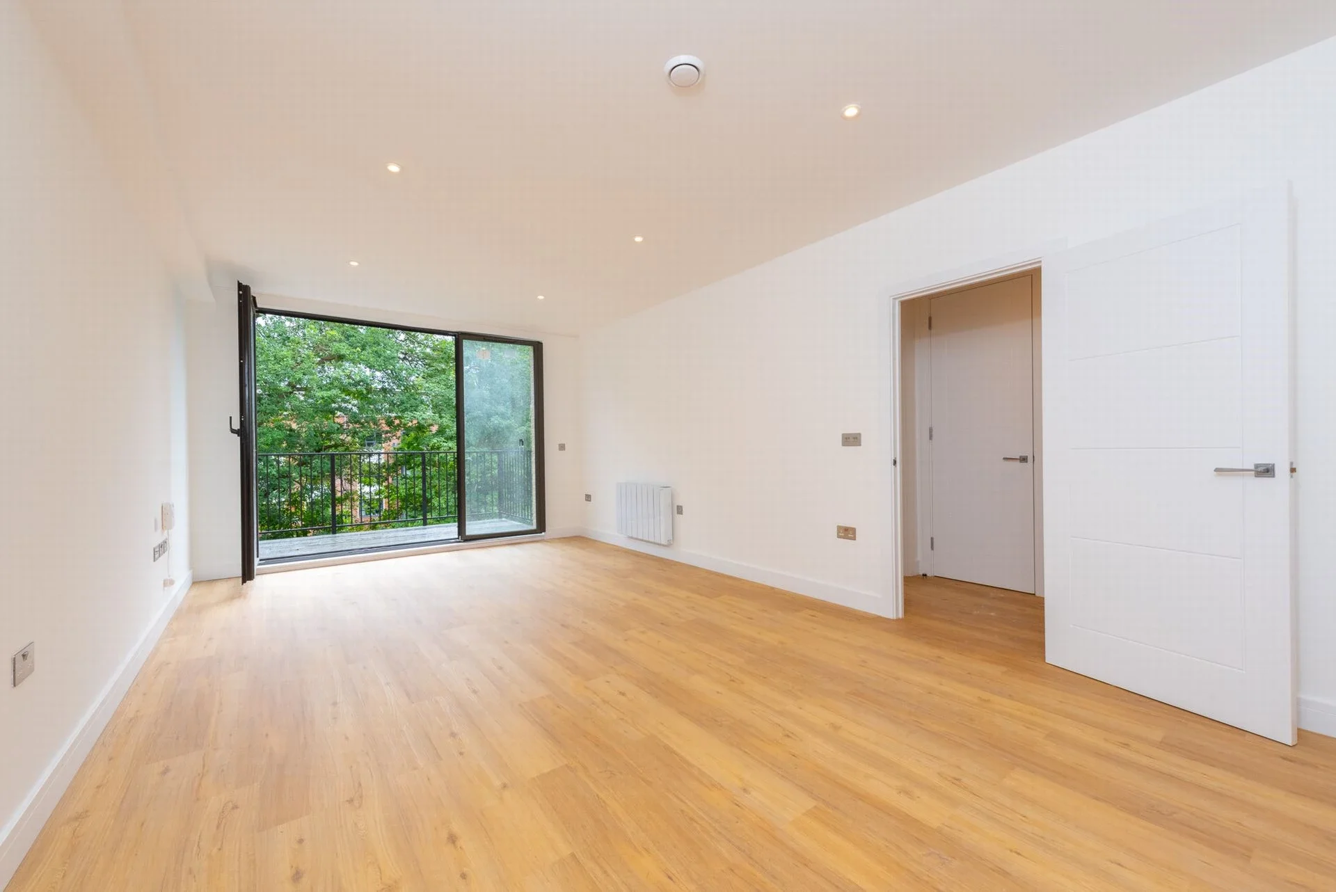 Flat Farnborough Road in Rushmoor