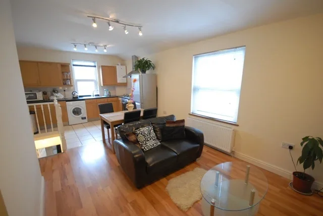 Flat Franciscan Road in Greater London