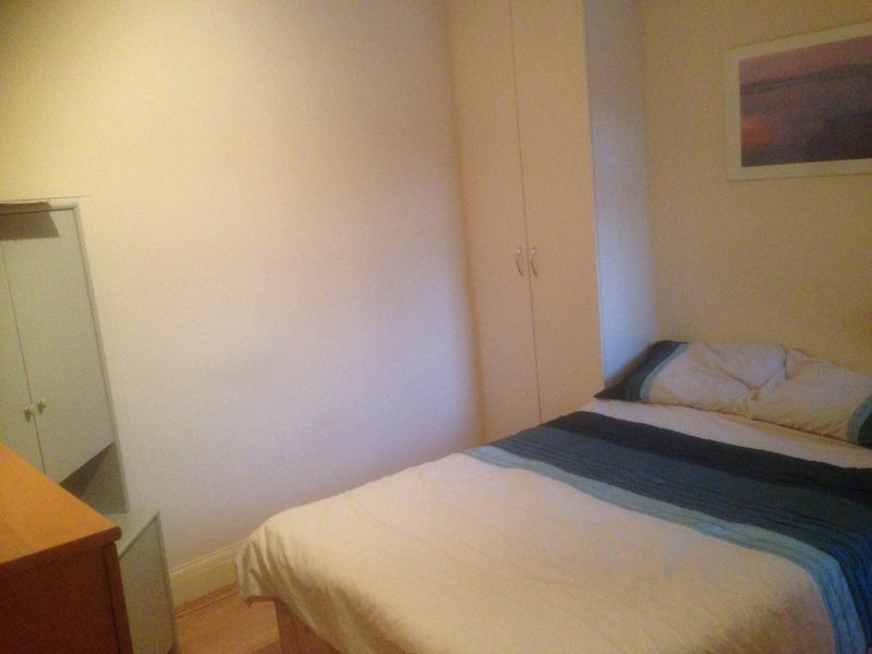 Room Long Lane in Greater London