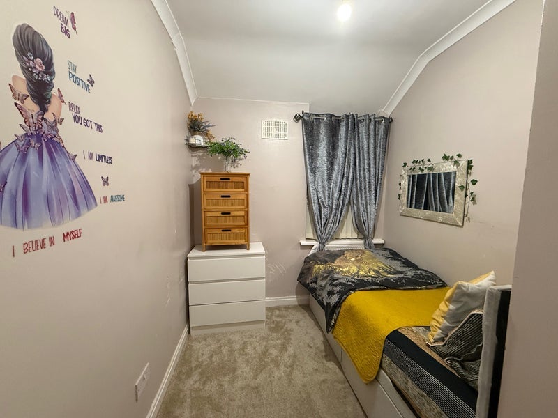 Room Herristone Road in Manchester