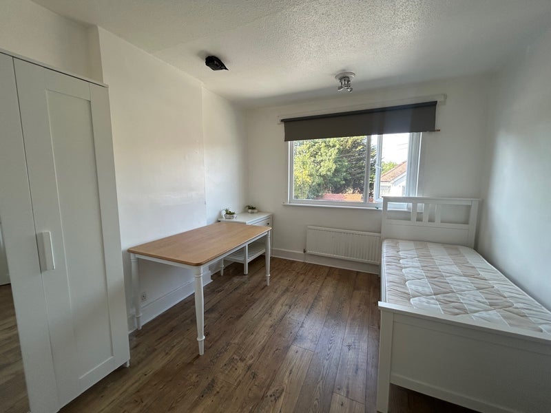Room Lister Gardens in Greater London