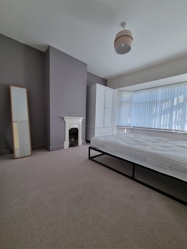 Room Tile Hill Lane in Coventry