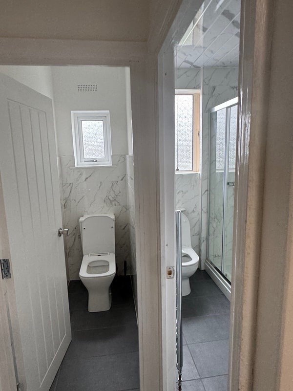 Room Bensham Manor Road in Greater London