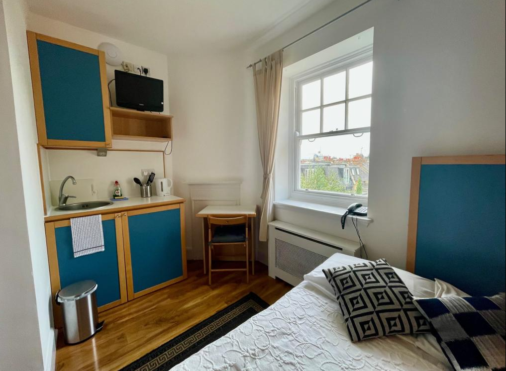 Flat Fulham Palace Road in Greater London