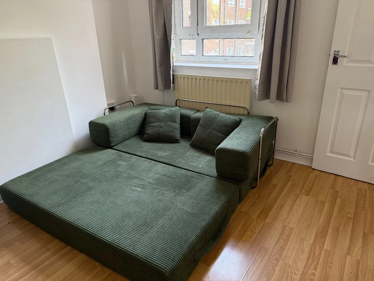 Flat Fairclough Street in Greater London