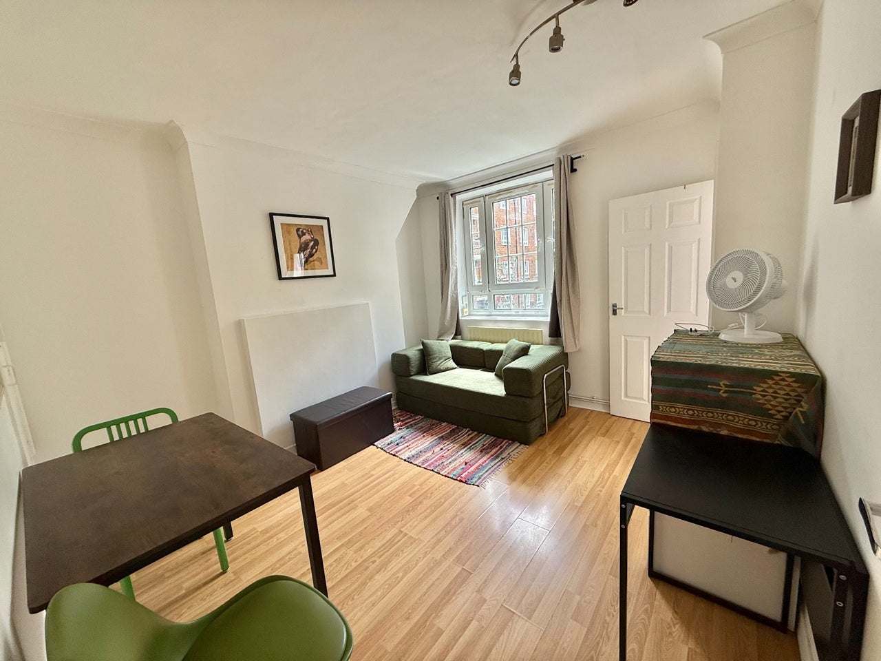 Flat Fairclough Street in Greater London
