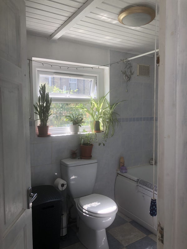 Room Lynmouth Road in Greater London