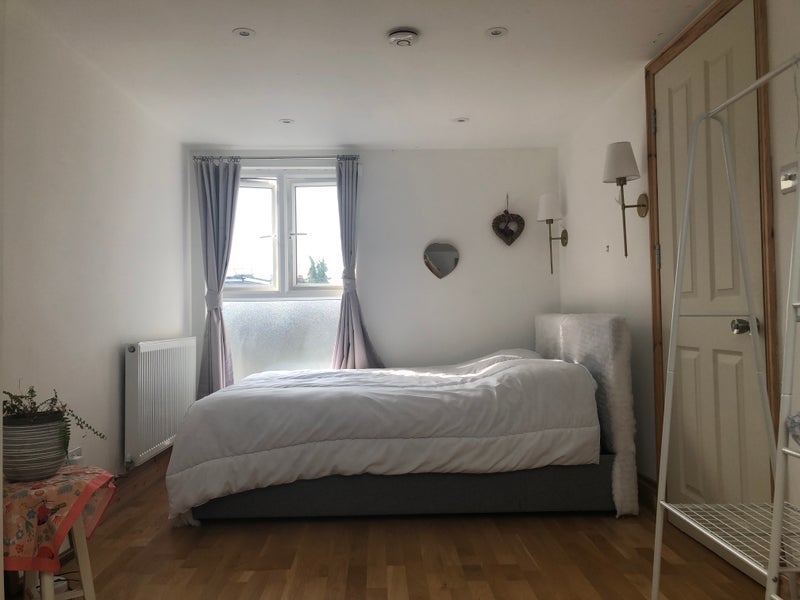 Room Lynmouth Road in Greater London