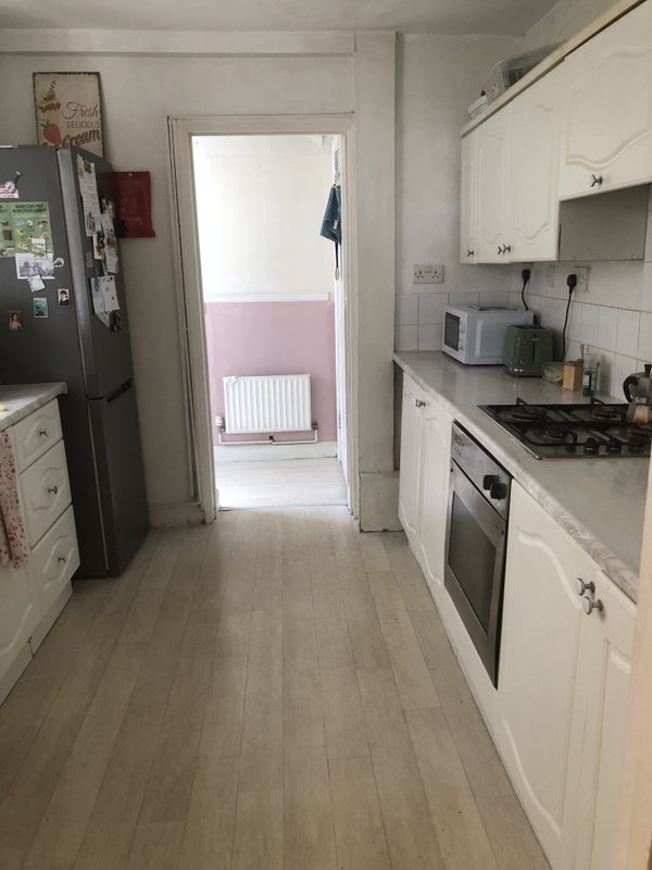 Room Lynmouth Road in Greater London