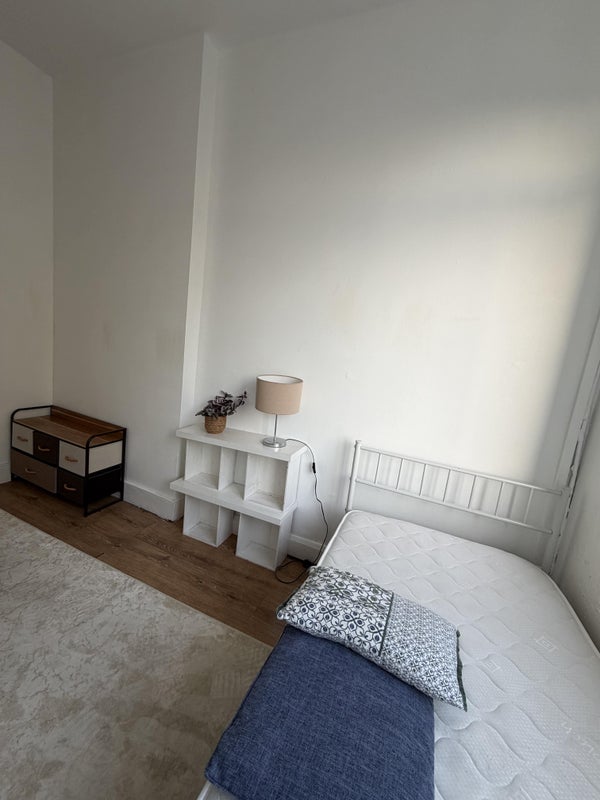 Room Green Lanes in Greater London