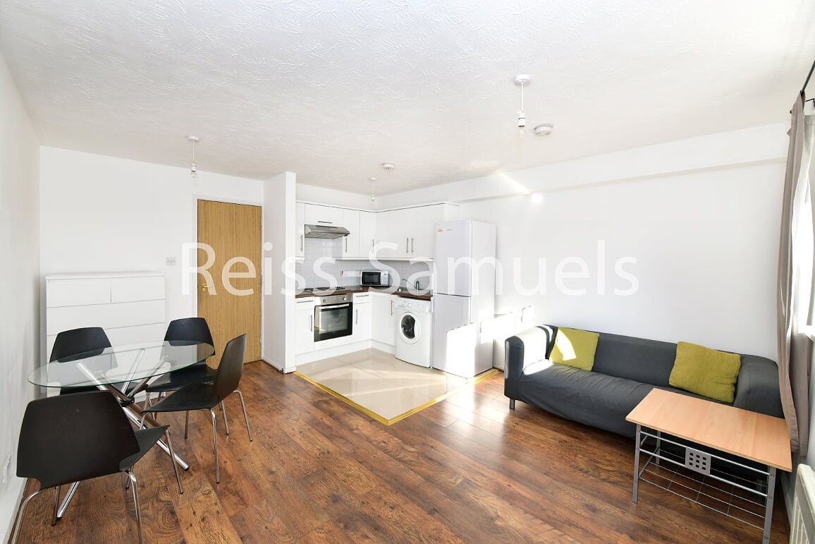 Flat Ambassador Square in Greater London