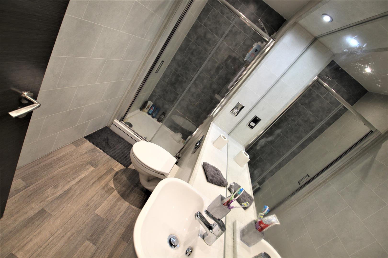 Flat Hartwell Road in Leeds