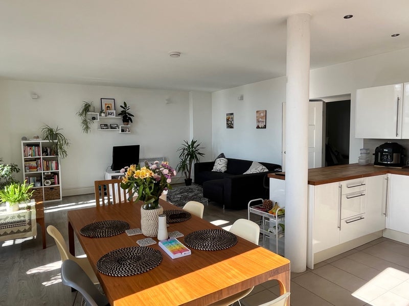 Flat Wilton Place in Salford