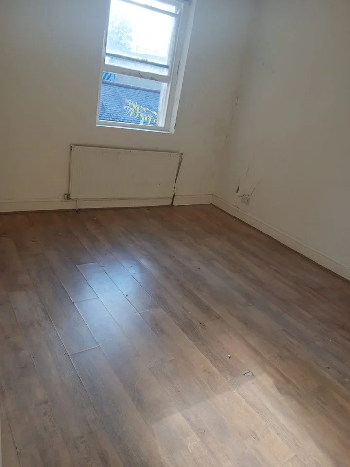 Flat Claremont Road in Greater London