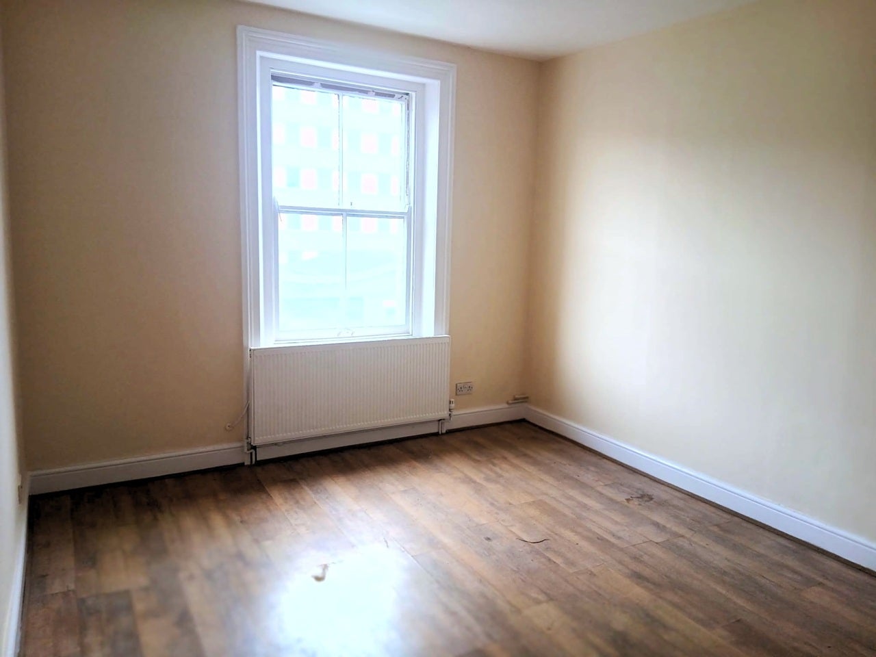 Flat Claremont Road in Greater London