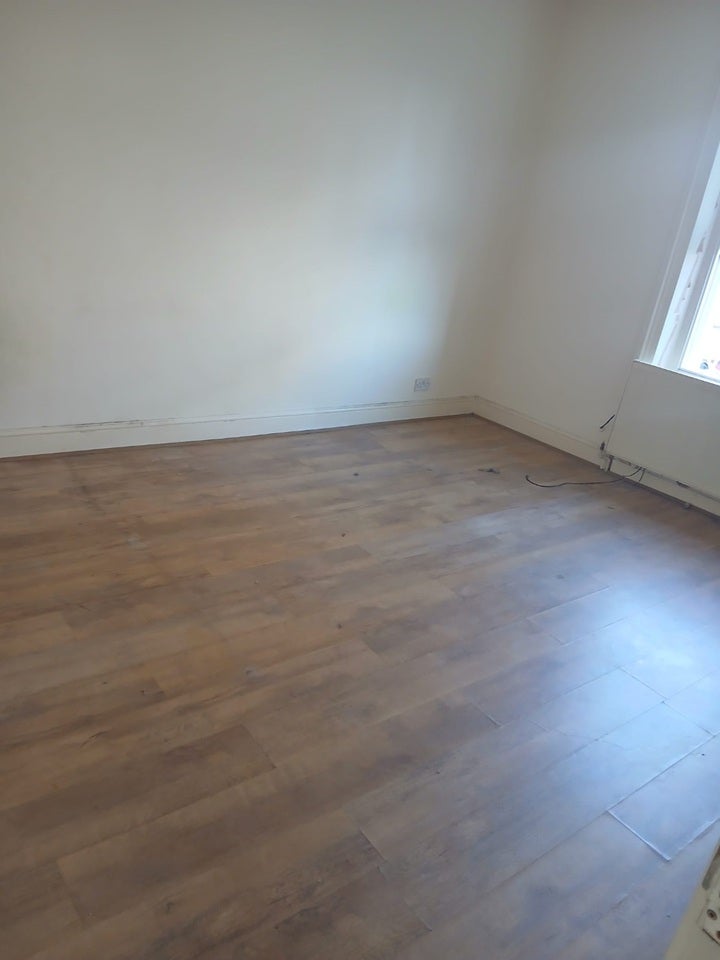 Flat Claremont Road in Greater London