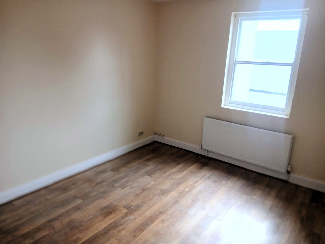 Flat Claremont Road in Greater London