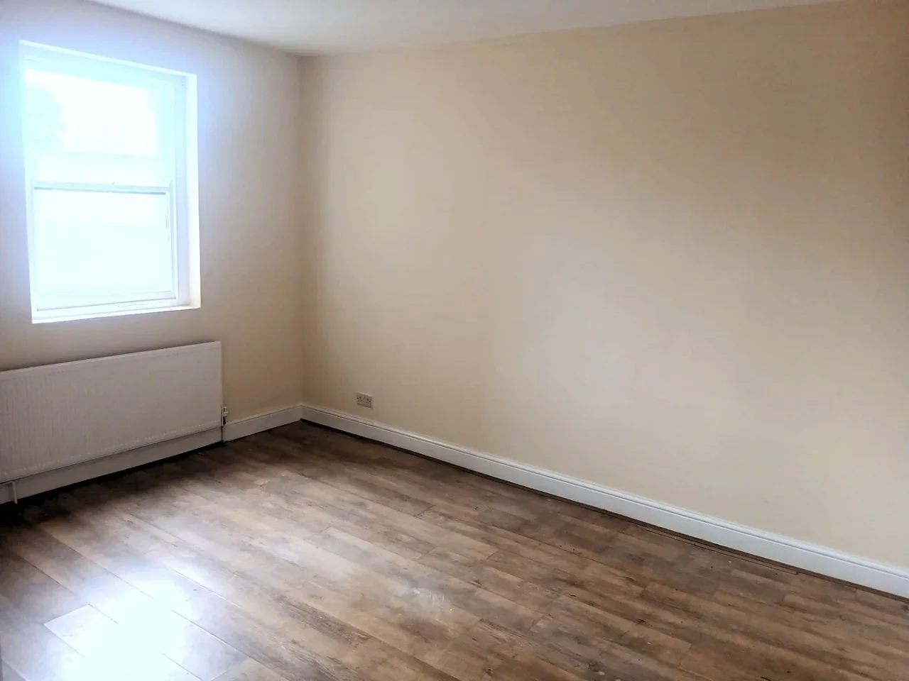 Flat Claremont Road in Greater London