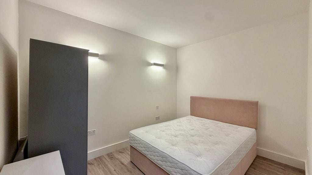 Flat Great West Road in Greater London