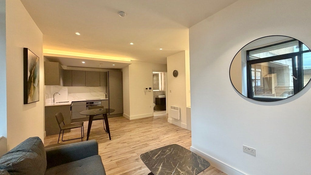 Flat Great West Road in Greater London