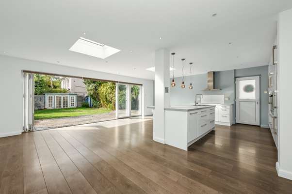 House Mayfield Road in Elmbridge
