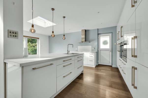 House Mayfield Road in Elmbridge