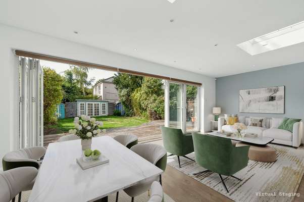 House Mayfield Road in Elmbridge