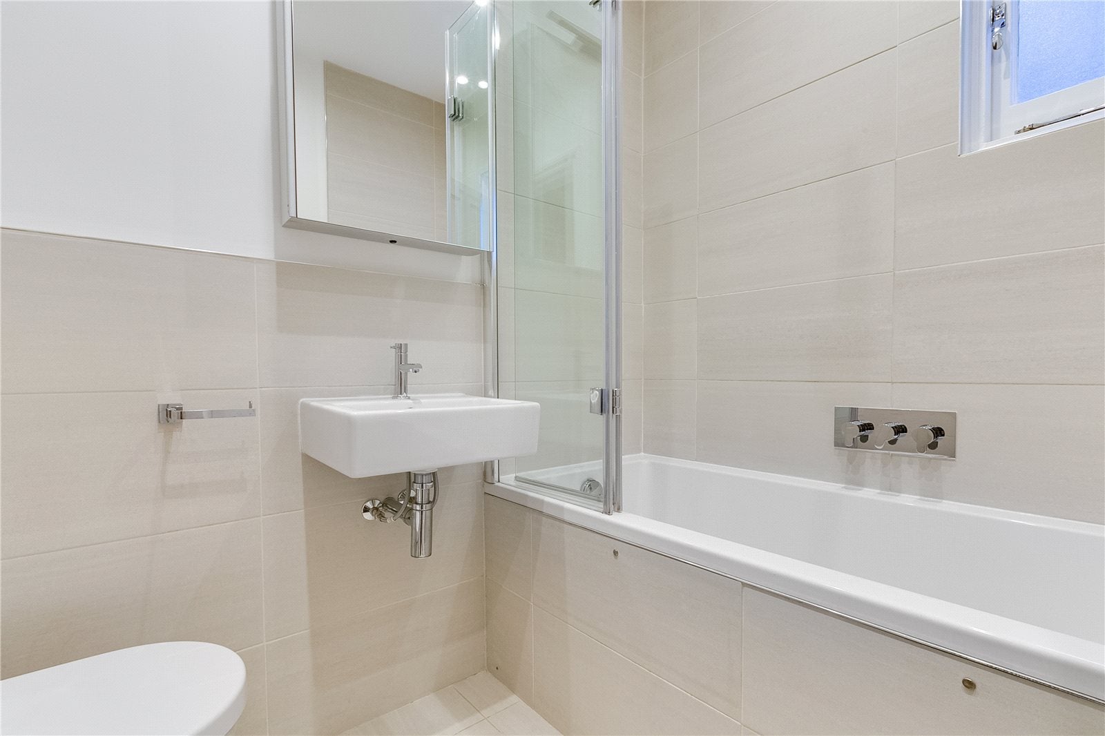 Flat Kingwood Road in Greater London