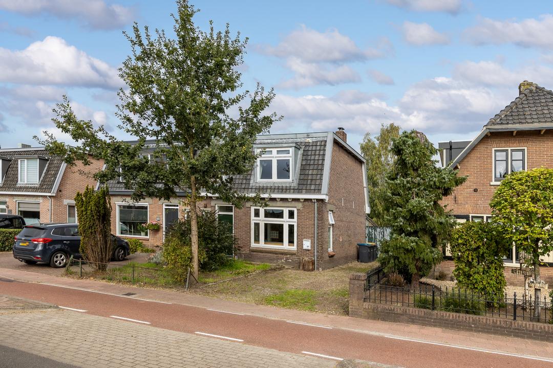 Twee-onder-één-kap te koop: Stationsweg Oost 229, Woudenberg