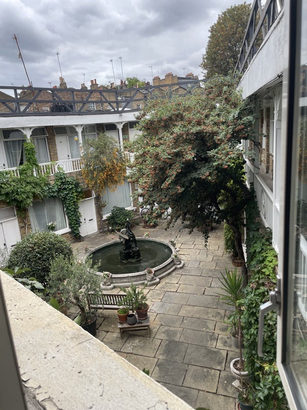 Room St. Peter's Street in Greater London