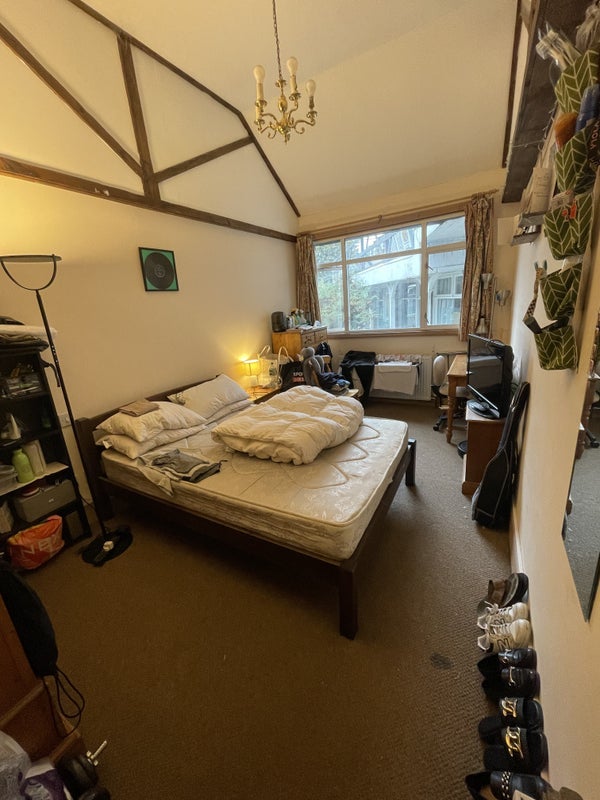 Room St. Peter's Street in Greater London