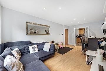 Flat Warwick Road in Greater London