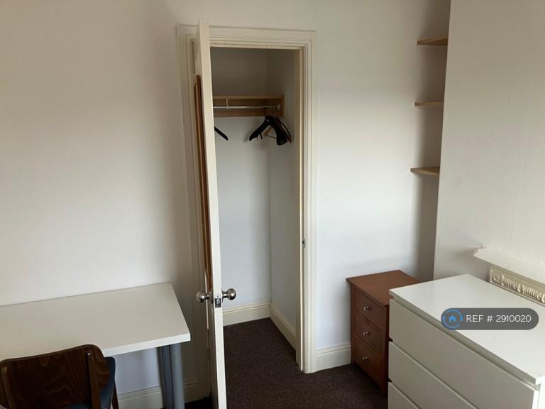 Room Drake Street in Lincoln