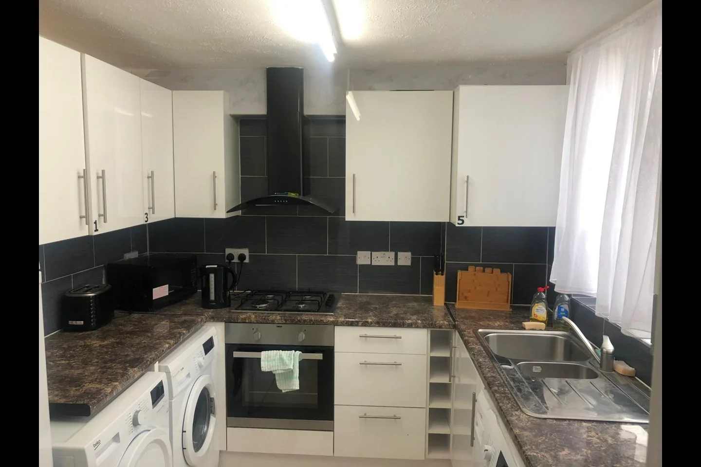 Room Cricklewood Lane in Greater London