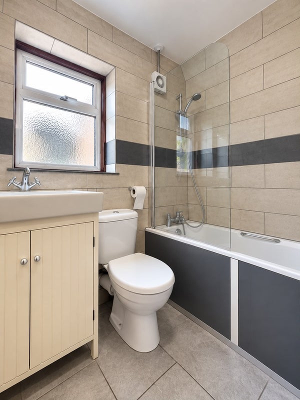 Room Granville Road in Greater London
