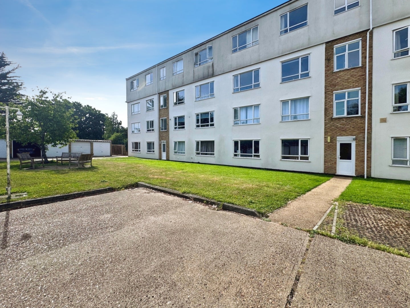 Flat Southbourne Grove in Southend-on-Sea