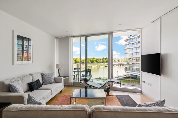 Flat Hester Road in Greater London