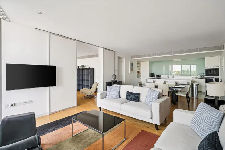 Flat Hester Road in Greater London