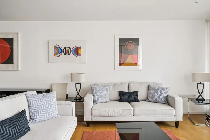 Flat Hester Road in Greater London