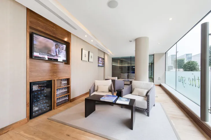 Flat Park Street in Greater London