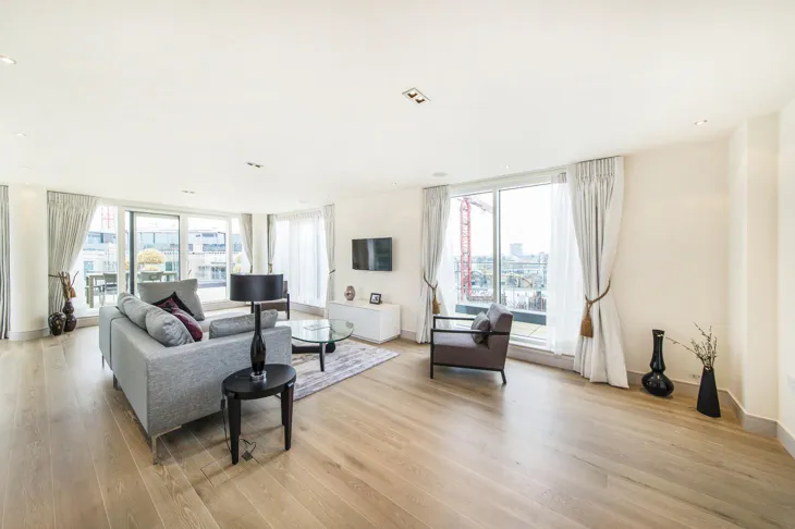 Flat Park Street in Greater London