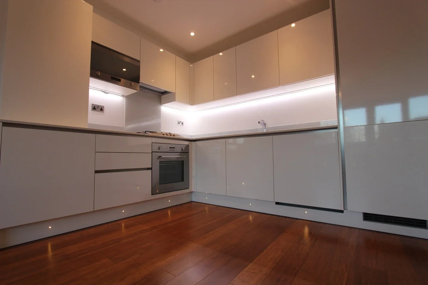 Flat Peace Close in Greater London
