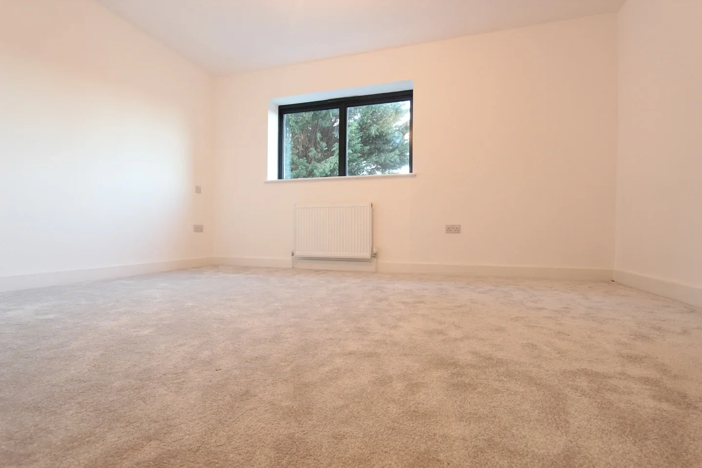 Flat Peace Close in Greater London