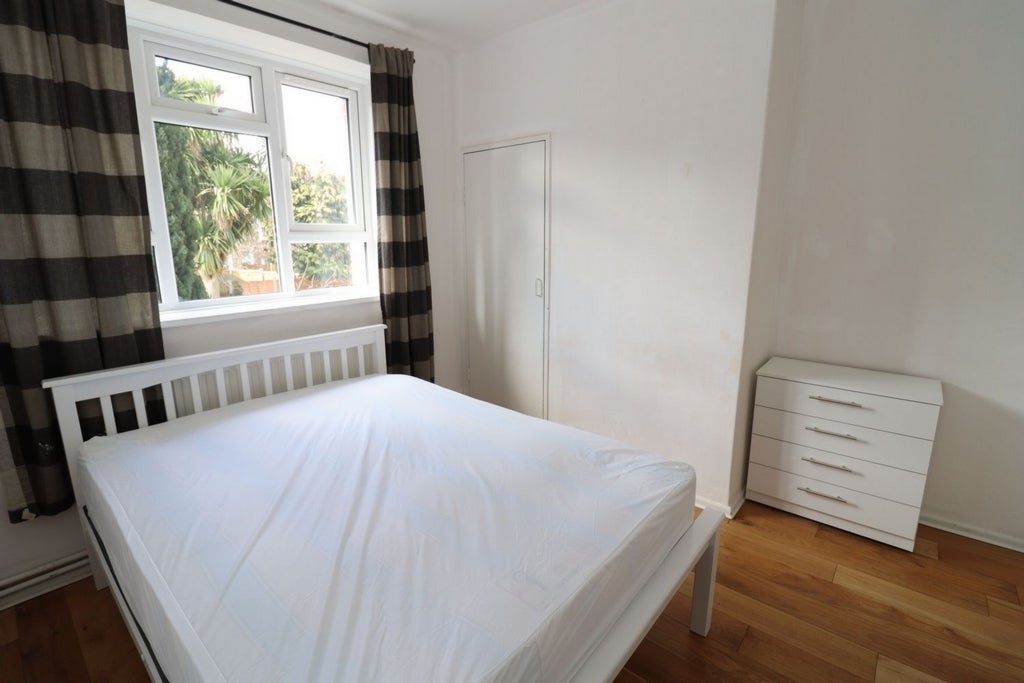 Room Globe Road in Greater London