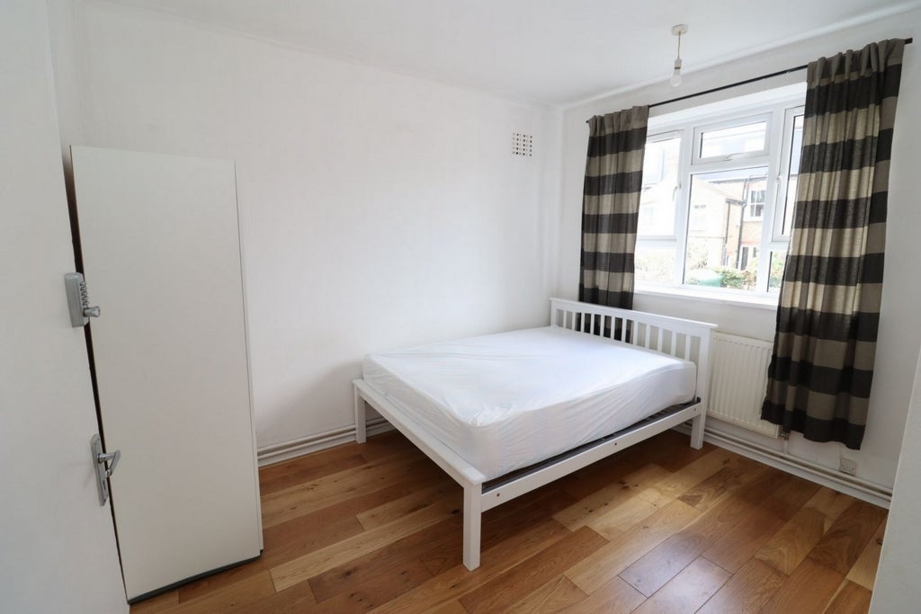 Room Globe Road in Greater London
