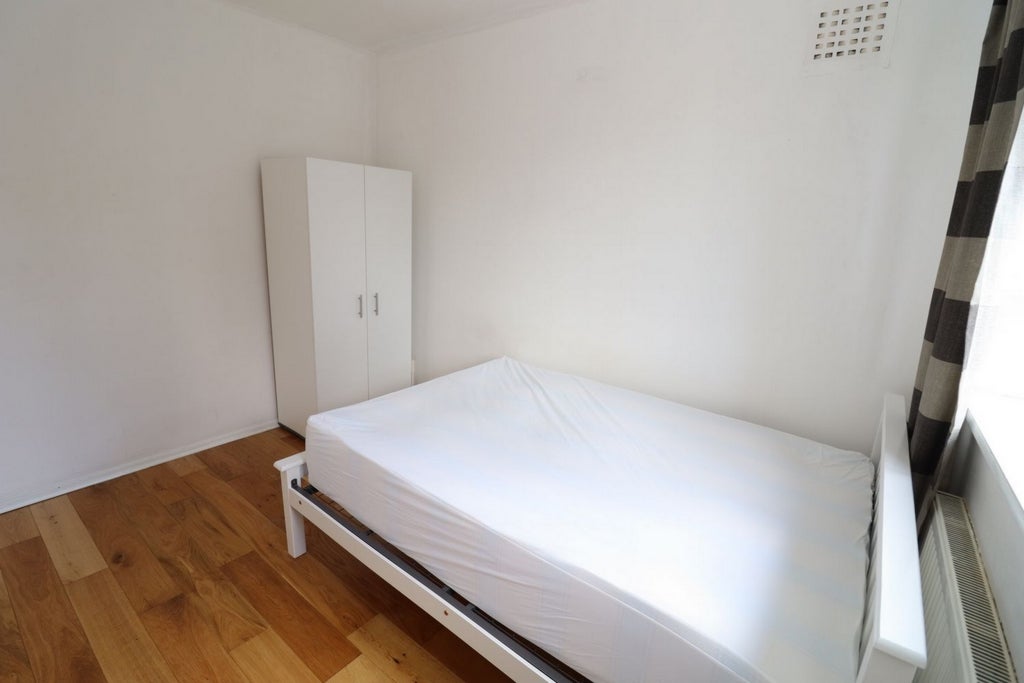 Room Globe Road in Greater London