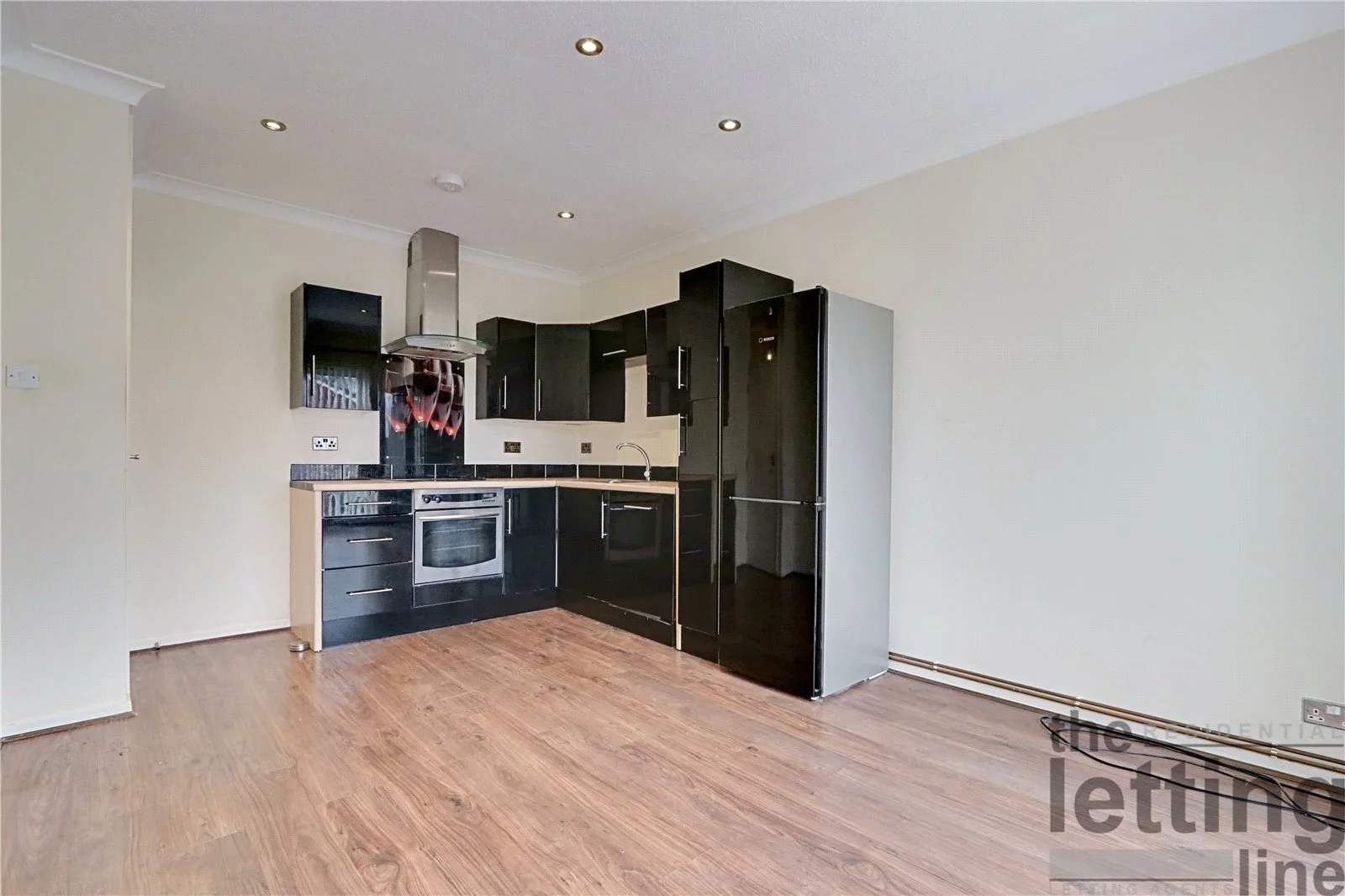 Flat Roundhedge Way in Greater London