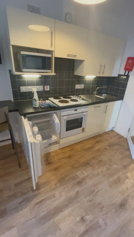 Flat Higham Place in Newcastle upon Tyne